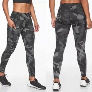 Athleta women Camo crop leggings size L